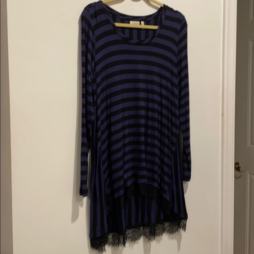LOGO tunic black & blue stripes w black lace trim